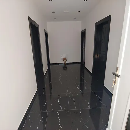 Leozeka Πανσιόν 3*