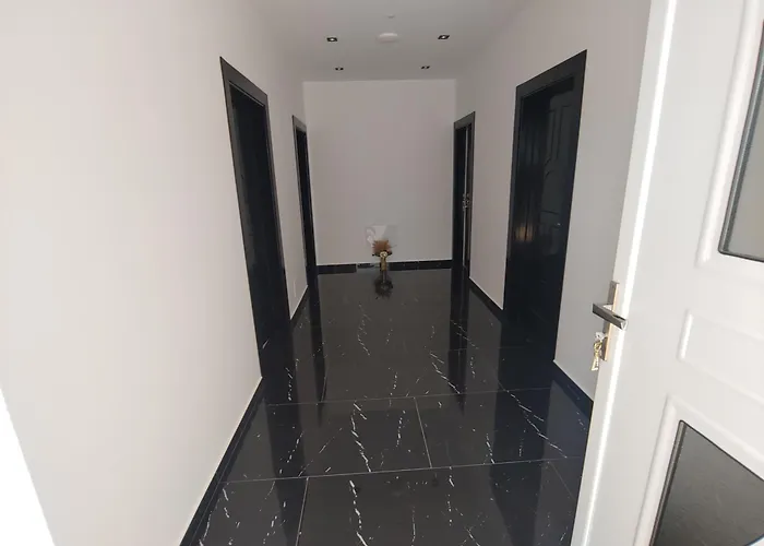 Leonel Zeka Affittacamere 4*