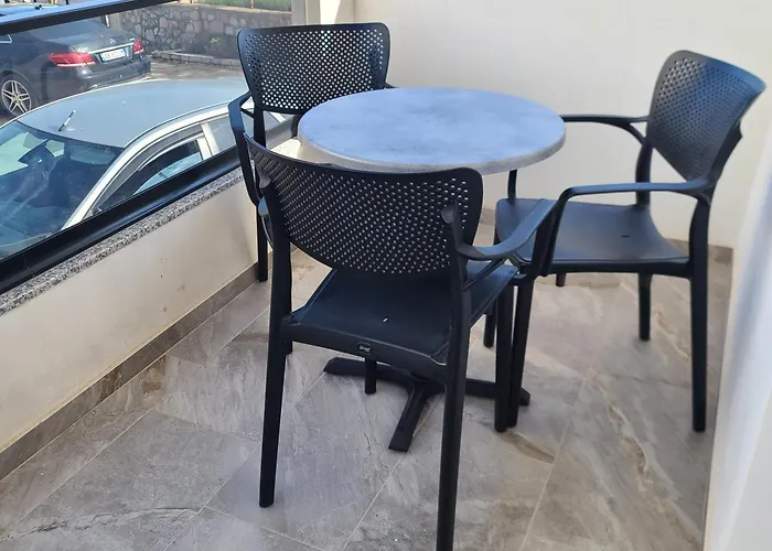 Leonel Zeka Affittacamere 4*